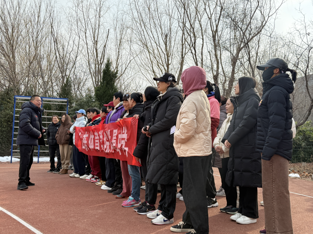附属中学举办庆“三八”国际劳动妇女节校园健步走活动